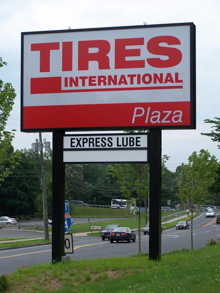 Tires International Logo