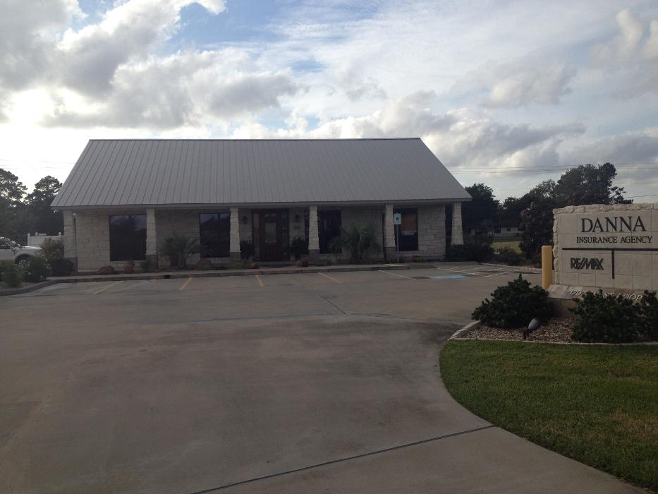 RE/MAX Professionals: Kacy Bain - El Campo, TX