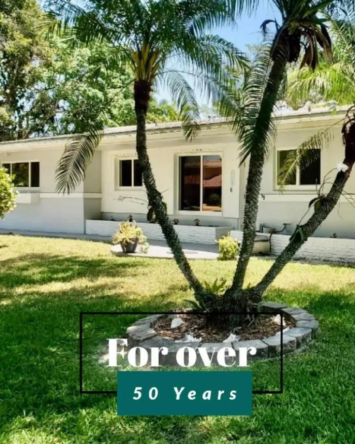 GM Door Window and Screen Image