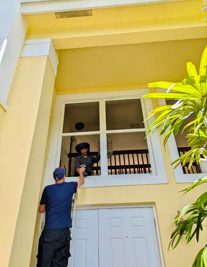 GM Door Window and Screen Image