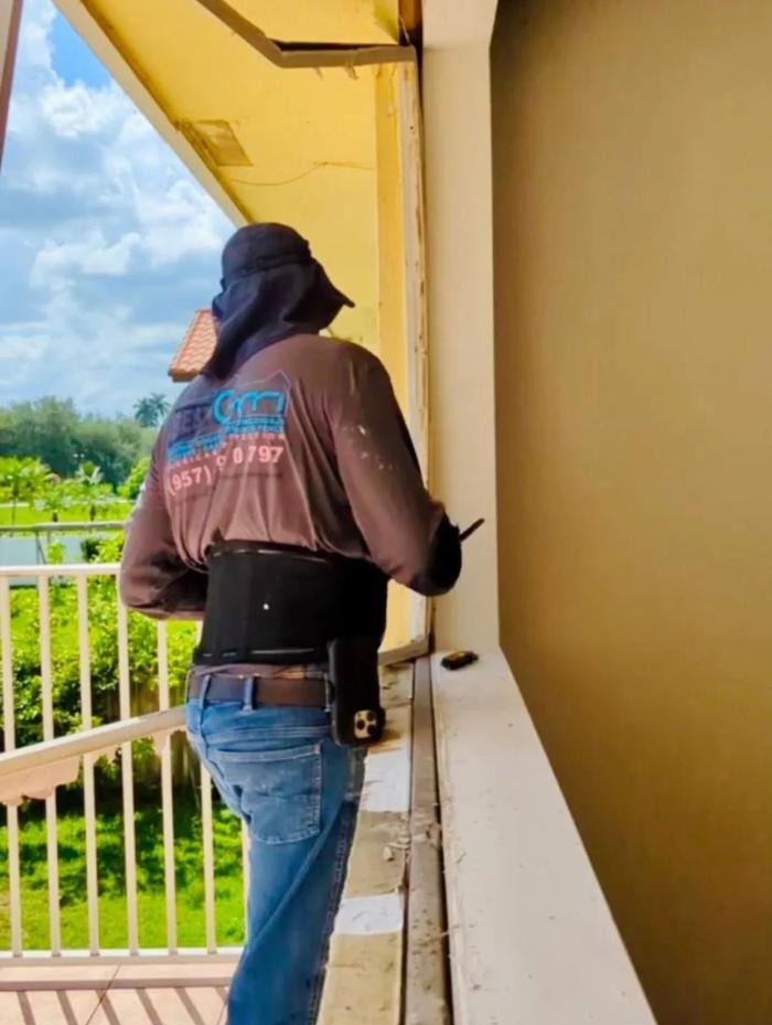 GM Door Window and Screen Image