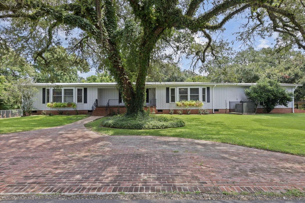 Century 21 Delia Realty Group - Leesville, LA