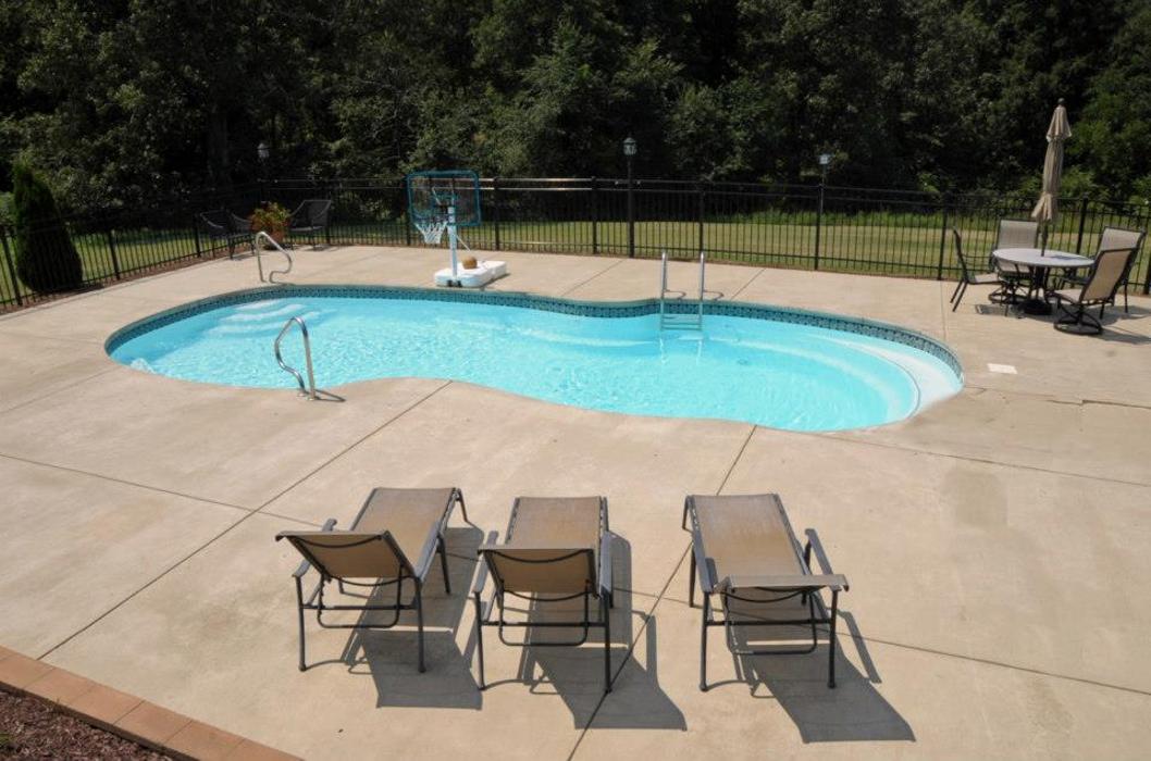 Hutch Pools - White House, TN
