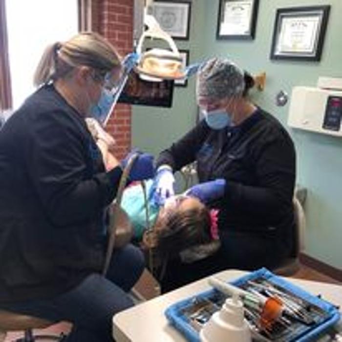 Broadway Family & Cosmetic Dentistry Image