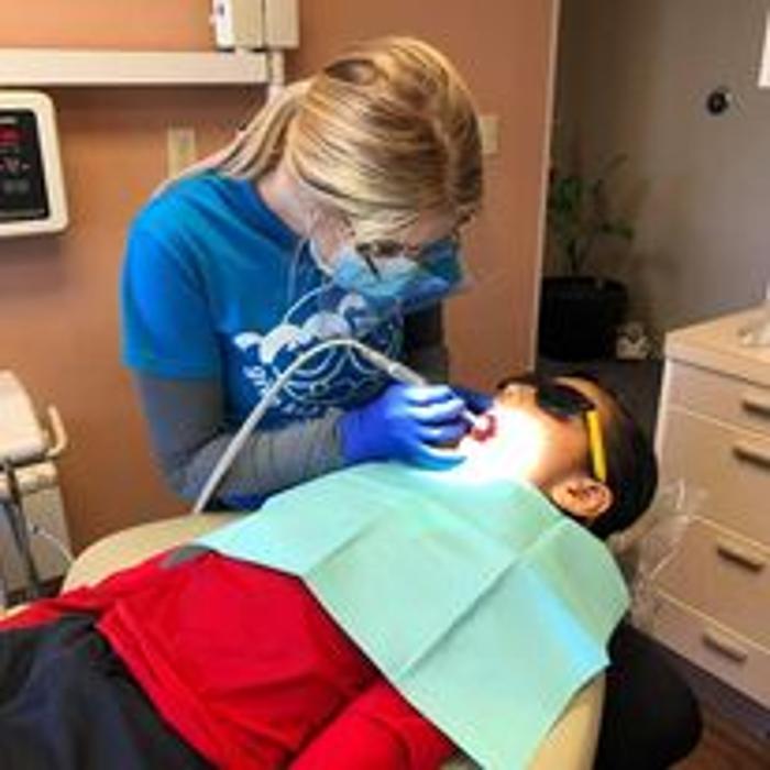 Broadway Family & Cosmetic Dentistry Image