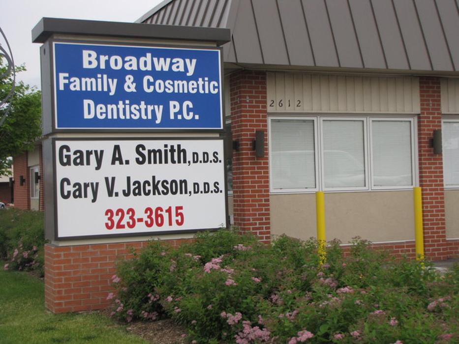 Broadway Family & Cosmetic Dentistry Image