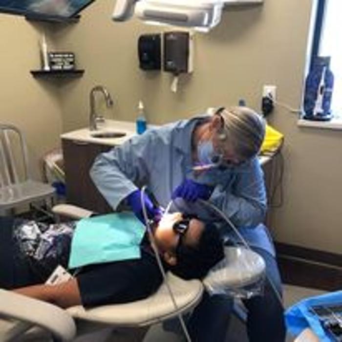 Broadway Family & Cosmetic Dentistry Image