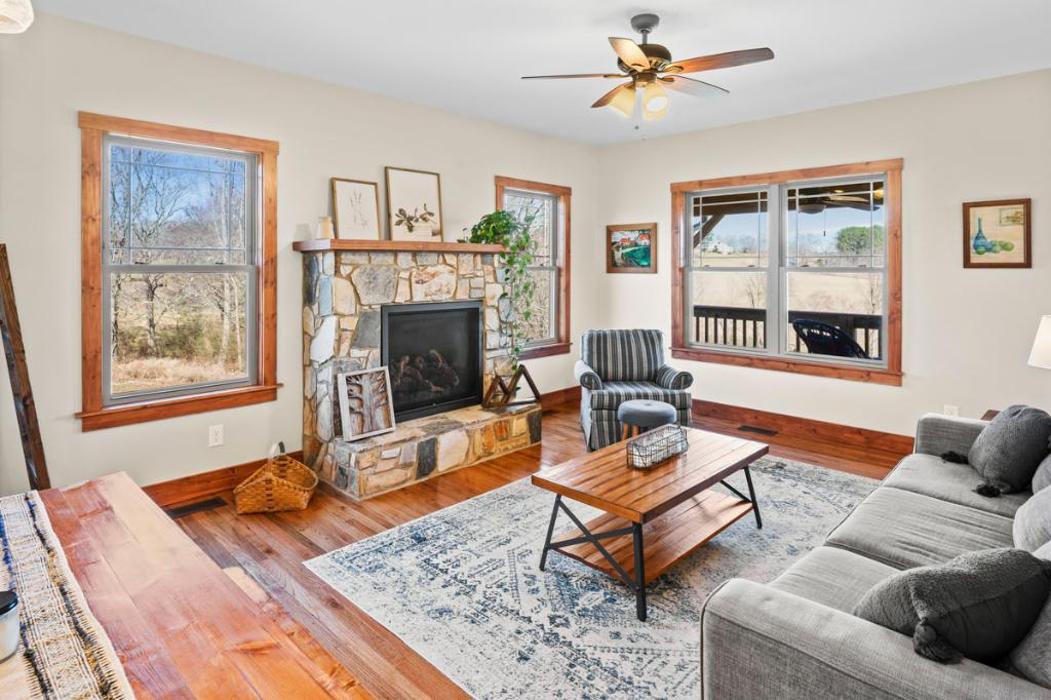 Lynch Realty Associates - Pilot Mountain, NC