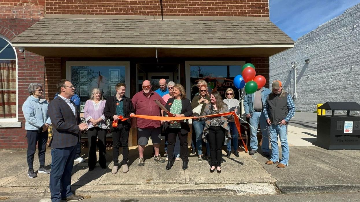 Lynch Realty Associates - Pilot Mountain, NC