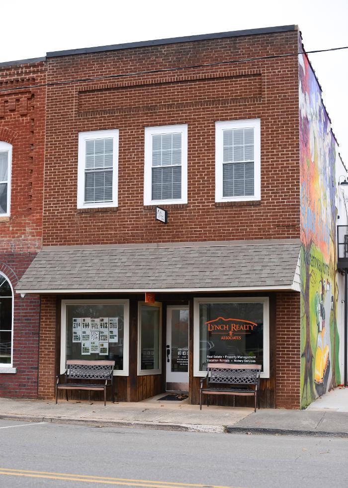 Lynch Realty Associates - Pilot Mountain, NC