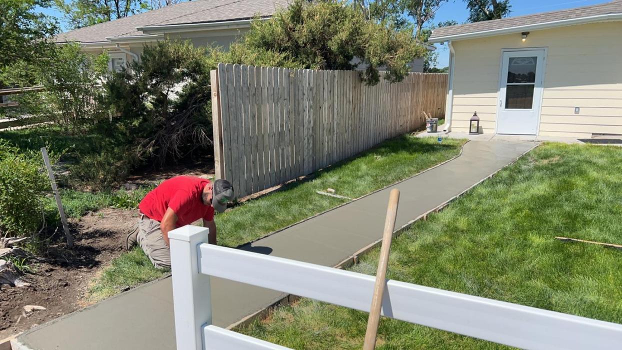 Total Lawn Care &amp; Landscape Logo