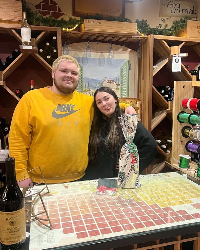 T & R Wines & Liquors Image