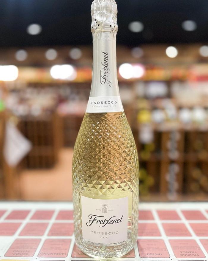 T & R Wines & Liquors Image