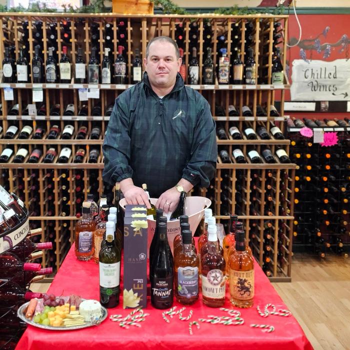T & R Wines & Liquors Image