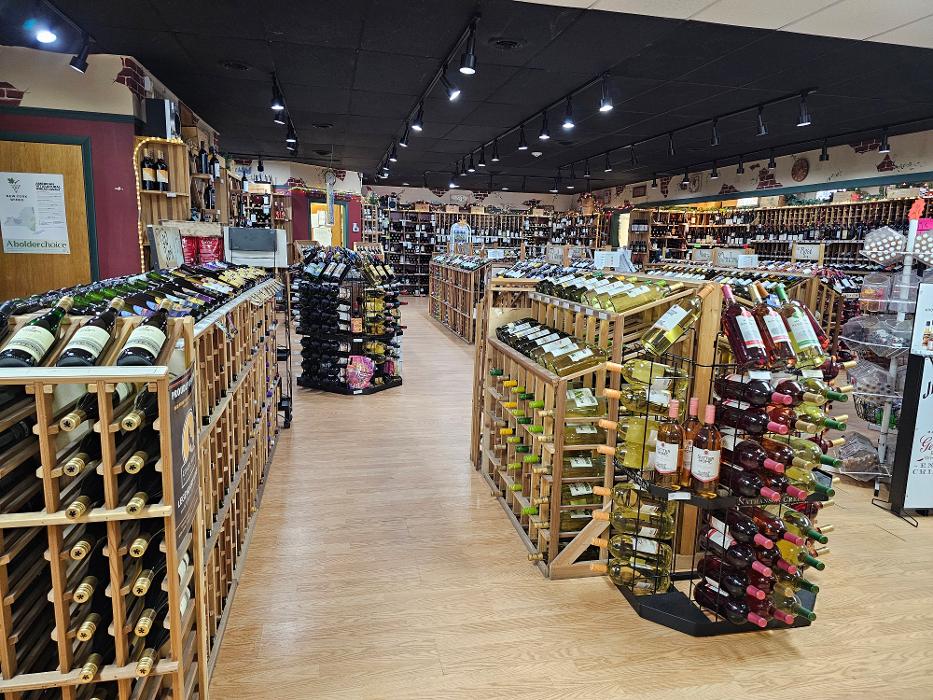 T & R Wines & Liquors Image