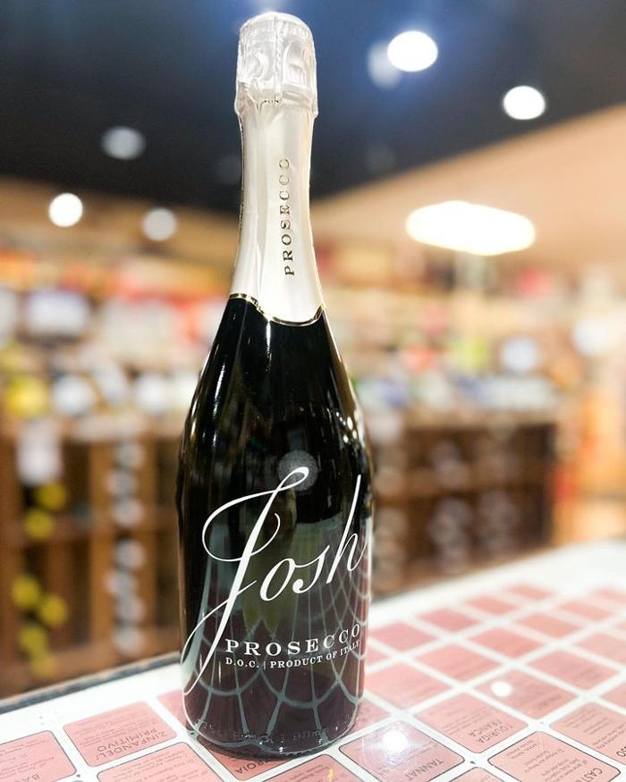 T & R Wines & Liquors Image