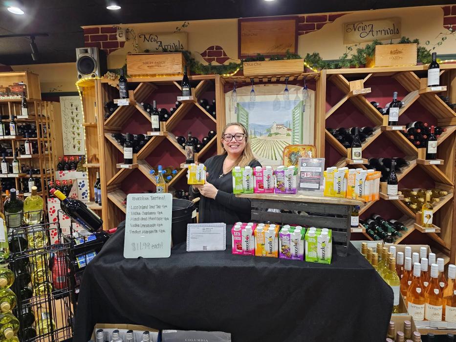 T & R Wines & Liquors Image