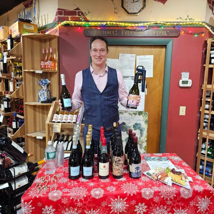 T & R Wines & Liquors Image