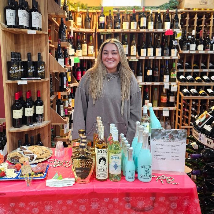 T & R Wines & Liquors Image