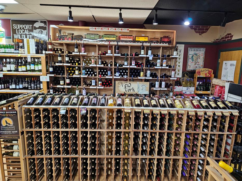 T & R Wines & Liquors Image