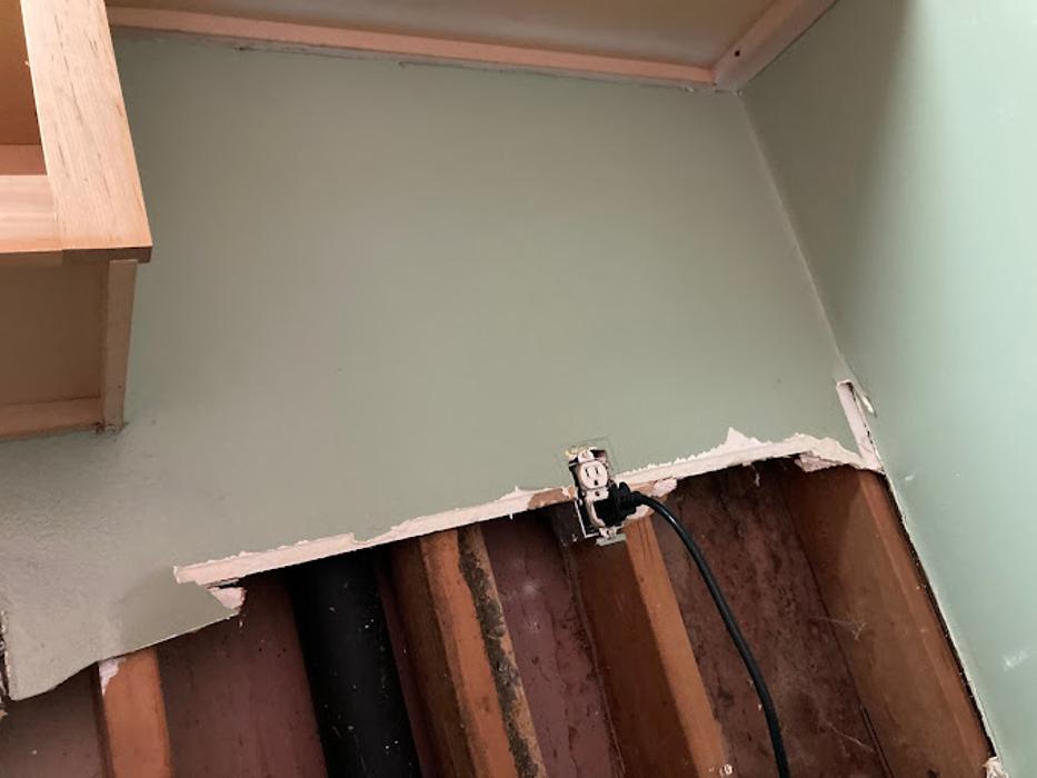 Water Damage Cleanup Team - Cape Coral, FL