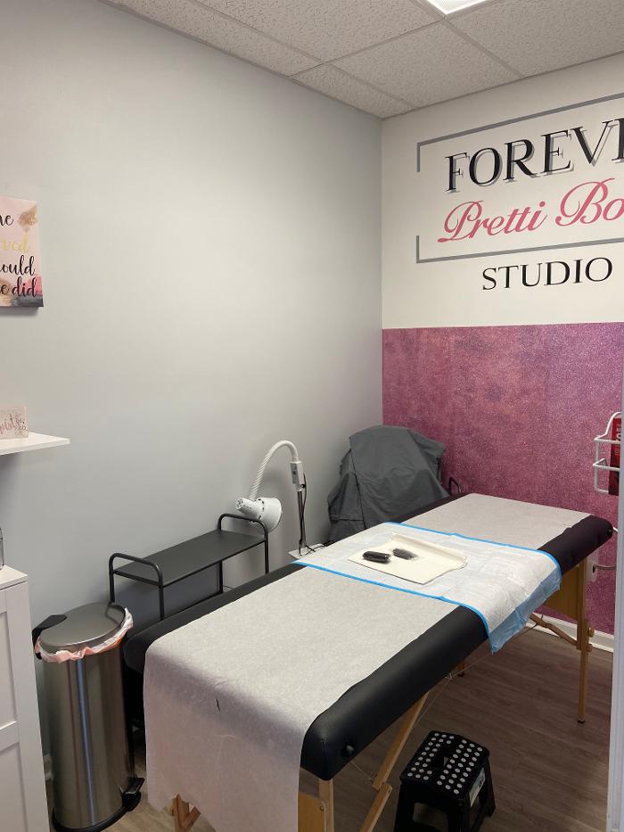Forever Pretti Body Studio - Schaumburg, IL
