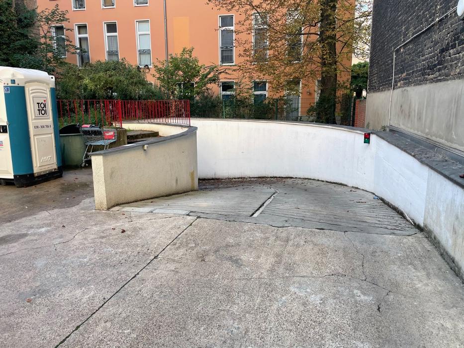 ampido Parkplatz, Stromstraße in Berlin