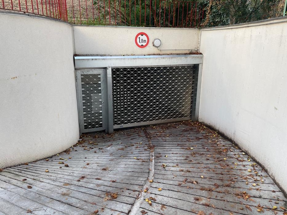 ampido Parkplatz, Stromstraße in Berlin