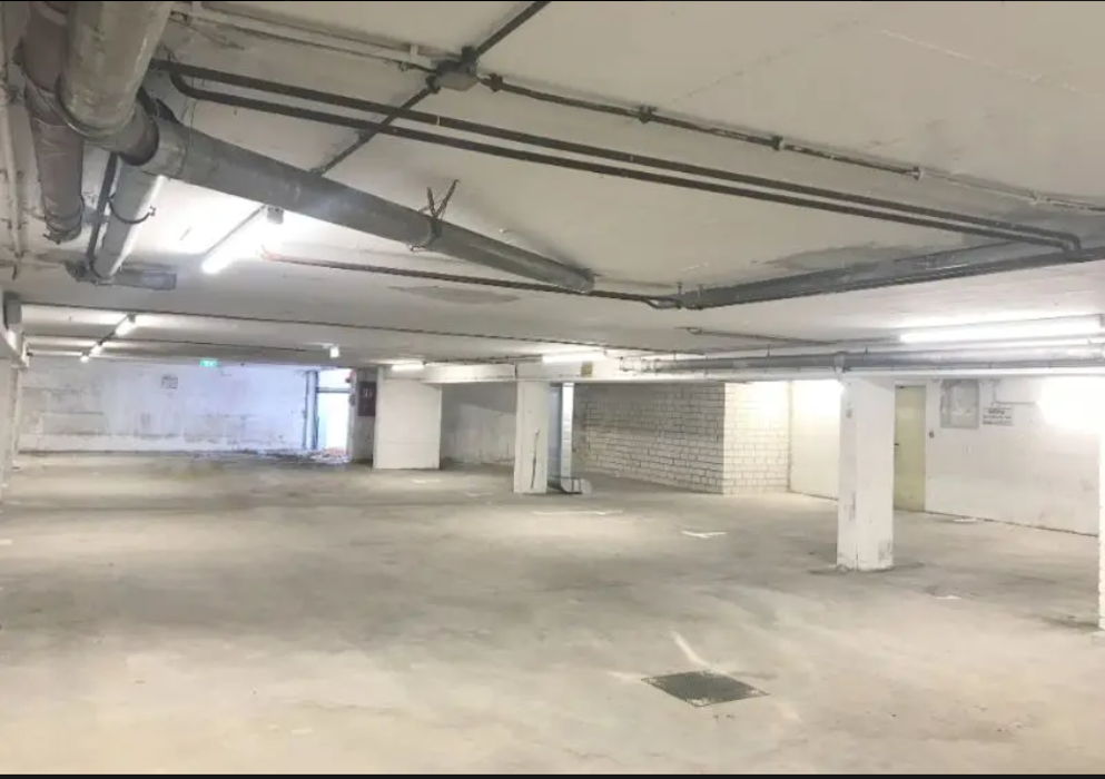 ampido Parkplatz, Stromstraße in Berlin