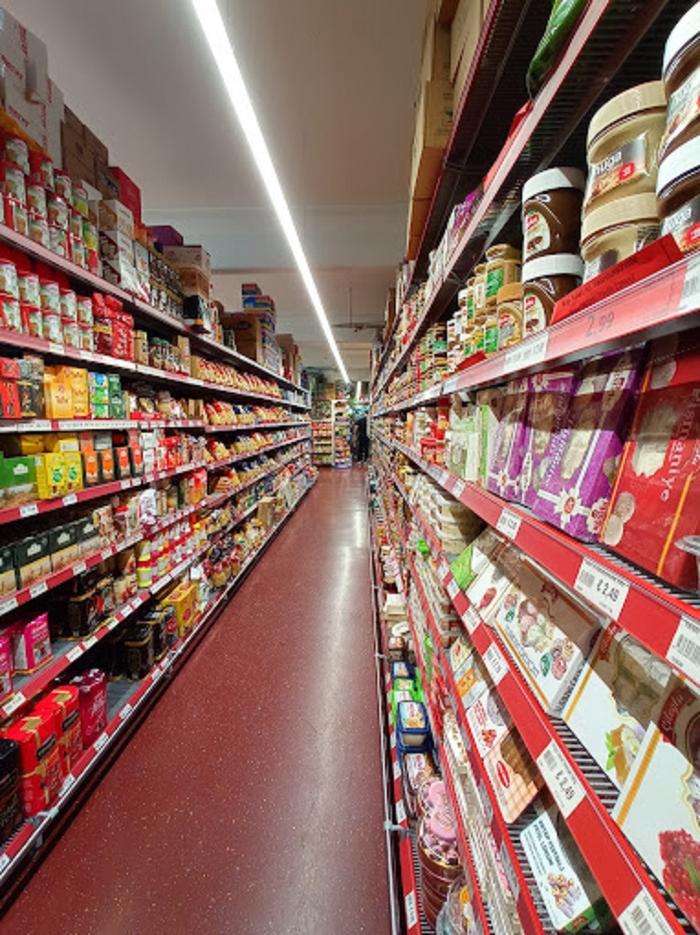 Onay Supermarkt, Siemensstraße in Rum