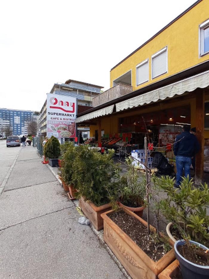 Onay Supermarkt, Siemensstraße in Rum