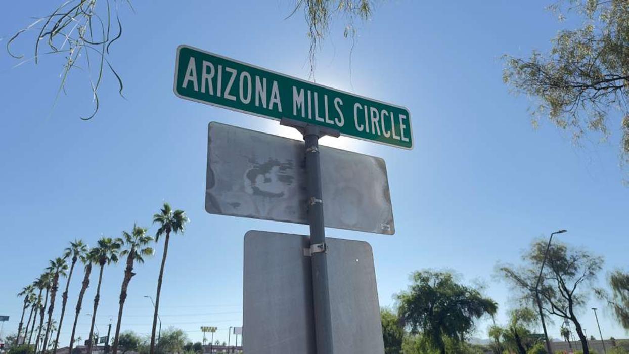 Off Broadway Shoe Warehouse Logo