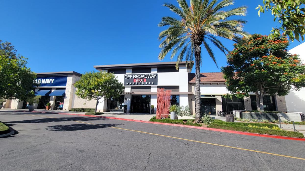 Off Broadway Shoe Warehouse Logo