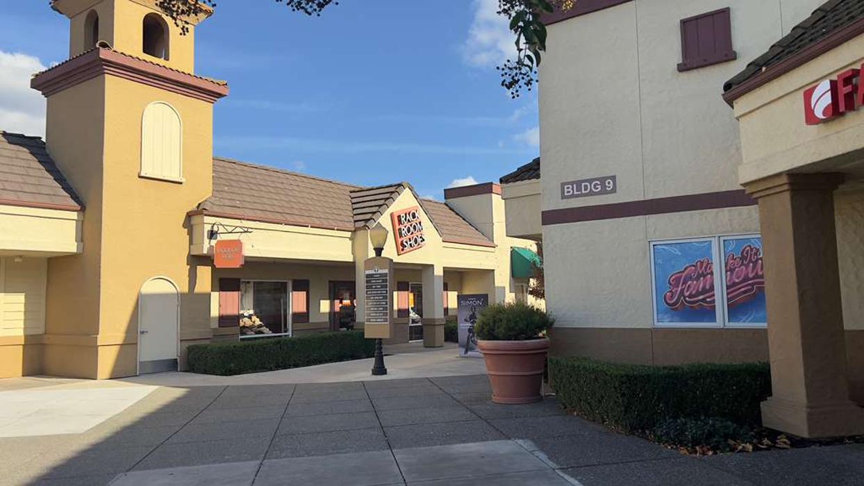 Rack Room Shoes Image