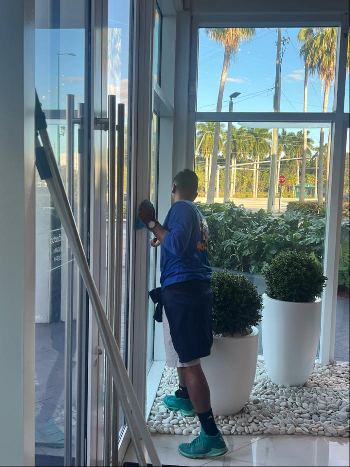 Window Washers Miami Corp - Miami, FL