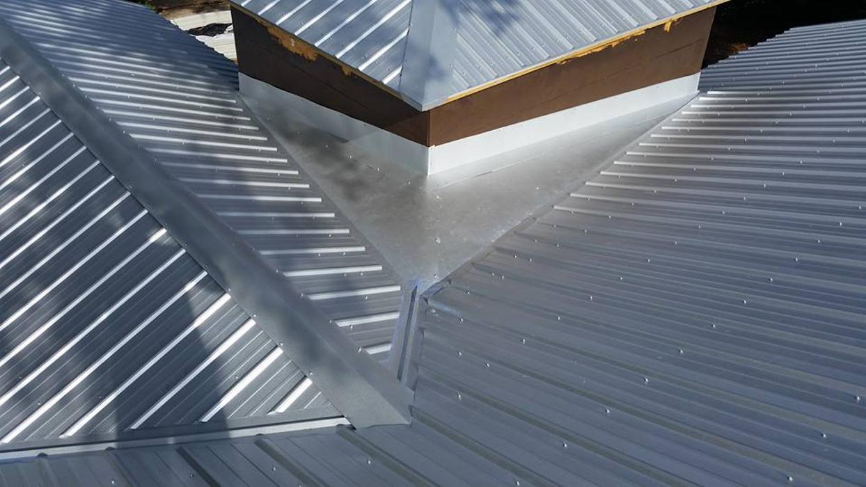 Metal Roofing Center Logo