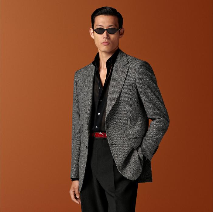 This black striped blazer is cut to a tailored fit with a slim chest and waist for a fitted look, featuring a padded shoulder, wide notch lapel, and flap pockets.