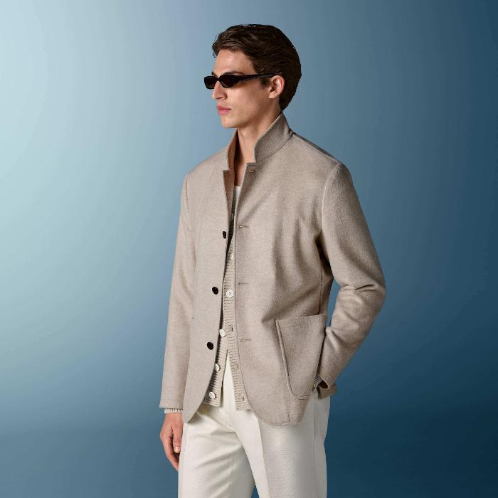 This sand blazer is cut to a relaxed fit for a comfortable, slightly looser silhouette with natural shoulders. It features wide notch lapels, patch pockets, and a single-breasted closure.