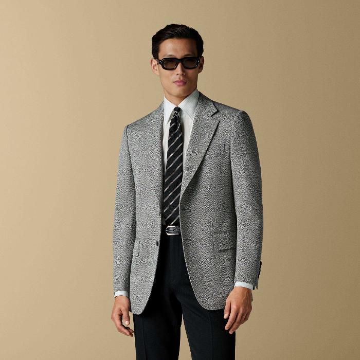 Patterned blazers add refined depth and Italian-crafted distinction to every modern man’s wardrobe.