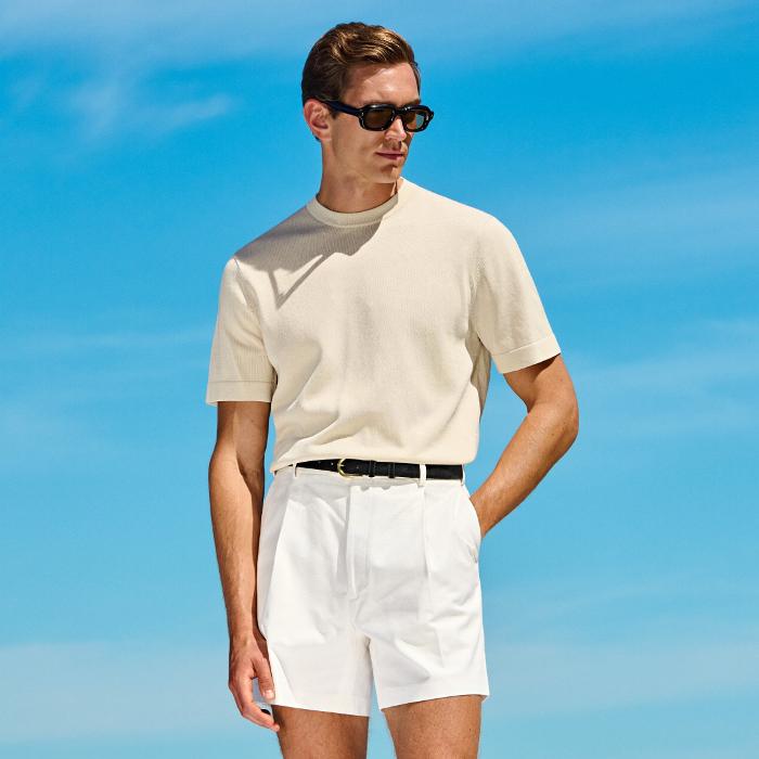 Cotton, wool, cashmere, and silk tees and tanks elevate men’s wardrobes with ease.