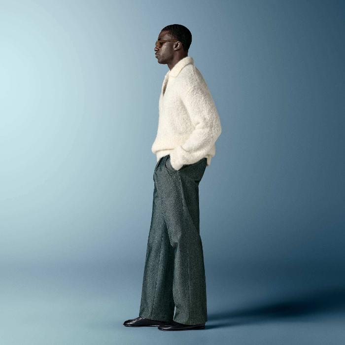 From crewnecks, zip sweaters, polos, cardigans, turtlenecks to V-necks, find the perfect complement to any look in our collection of soft, luxurious wool, cotton, cotton-silk blend and cashmere knits.