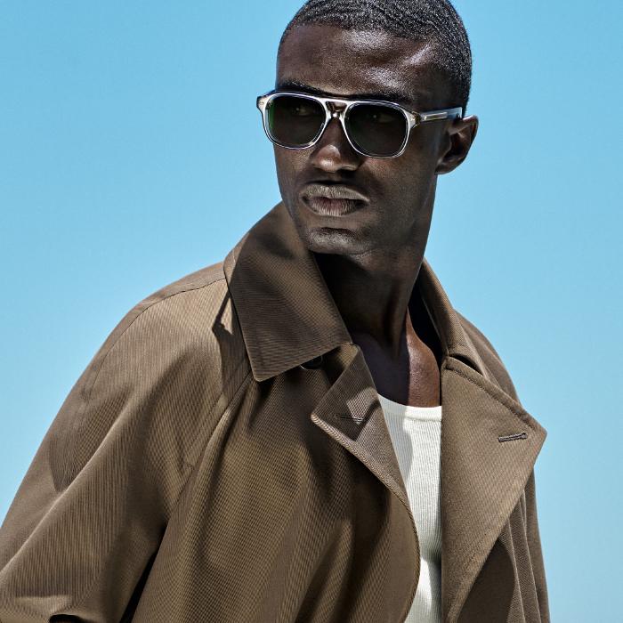 This mid green trench coat features a knee-length cut and a classic 6-on-2 double-breasted closure. Raglan shoulders, notched lapels, and a detachable belt add structure and style. Lined with sleeve straps.