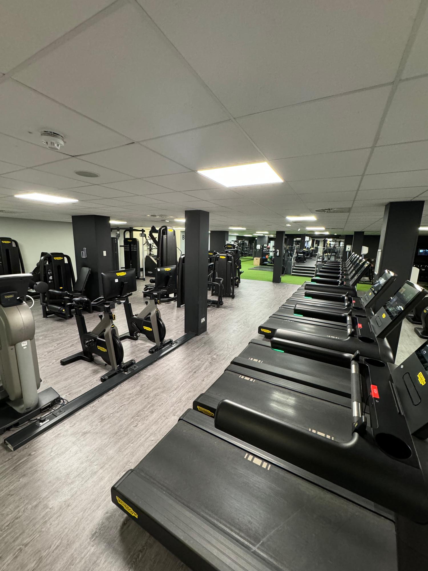 Village Gym Manchester Hyde Hyde 01615 289998