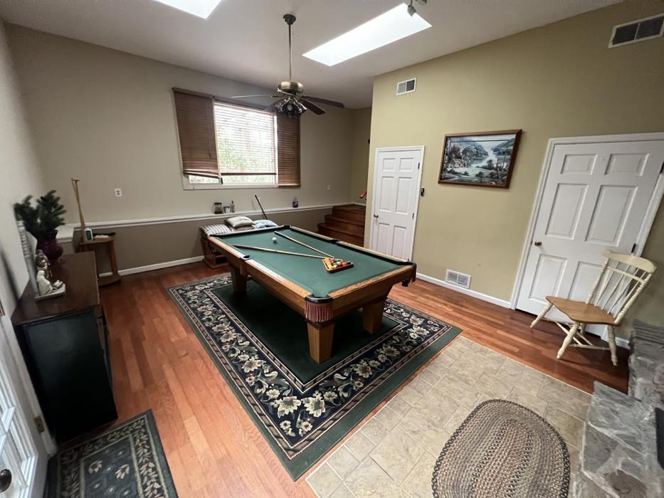 DanJua Cleaning Services LLC Logo