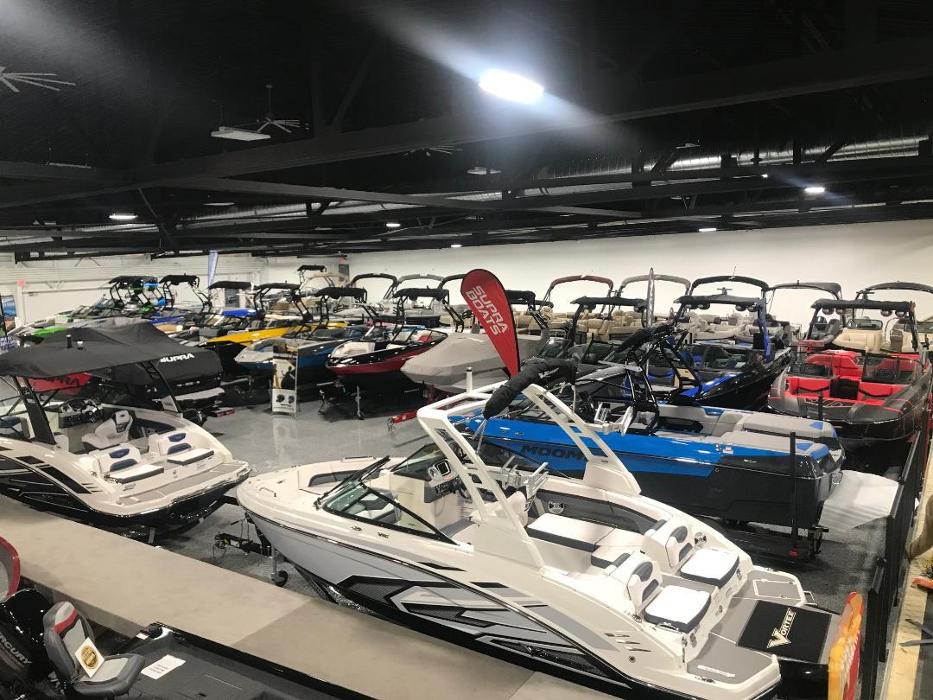 Club Royale - Cass Lake Dry Dock Marina - Waterford, MI