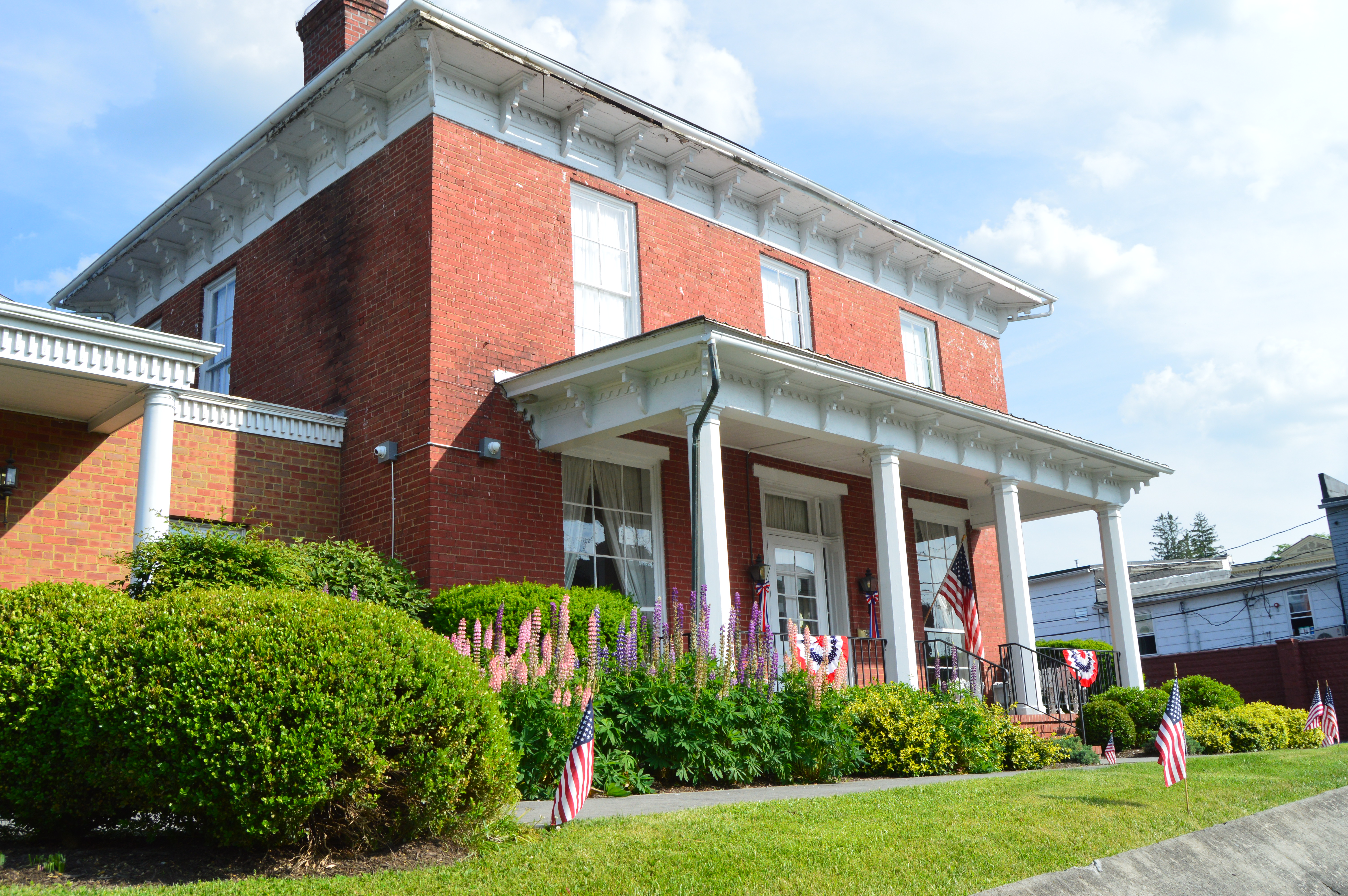 Image 5 | Wallace & Wallace, Inc. Funeral Chapels & Crematory