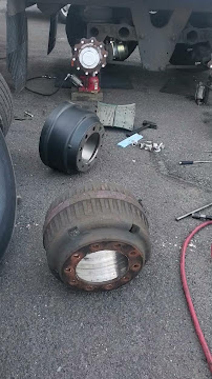 Salinas tire and road service of trucks - Plainfield, NJ