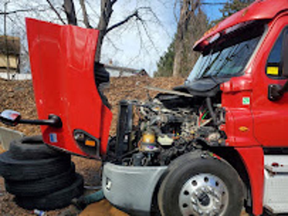 Salinas tire and road service of trucks - Plainfield, NJ