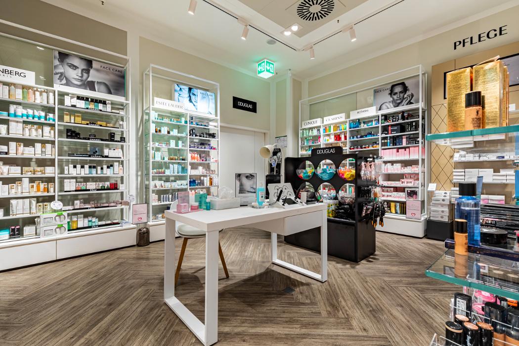 Douglas Neu-Ulm Glacis-Galerie, Bahnhofstraße in Neu-Ulm