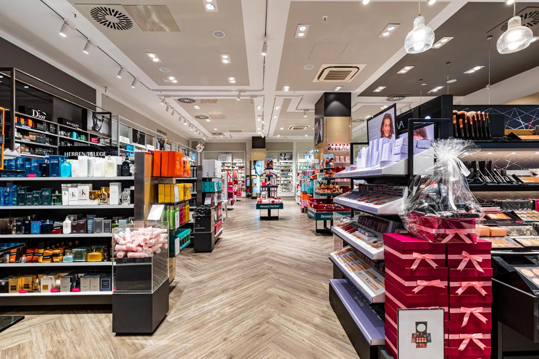 Douglas Neu-Ulm Glacis-Galerie, Bahnhofstraße in Neu-Ulm